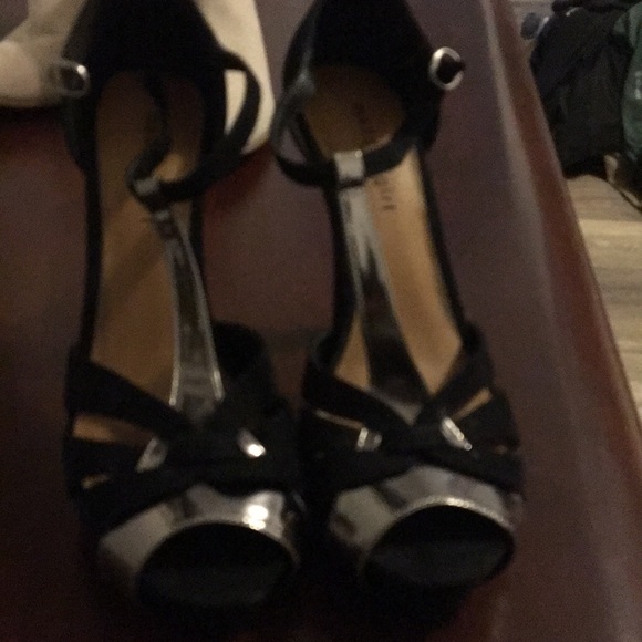 Steve Madden Srappy heels! Never worn with tags! - Picture 4 of 4